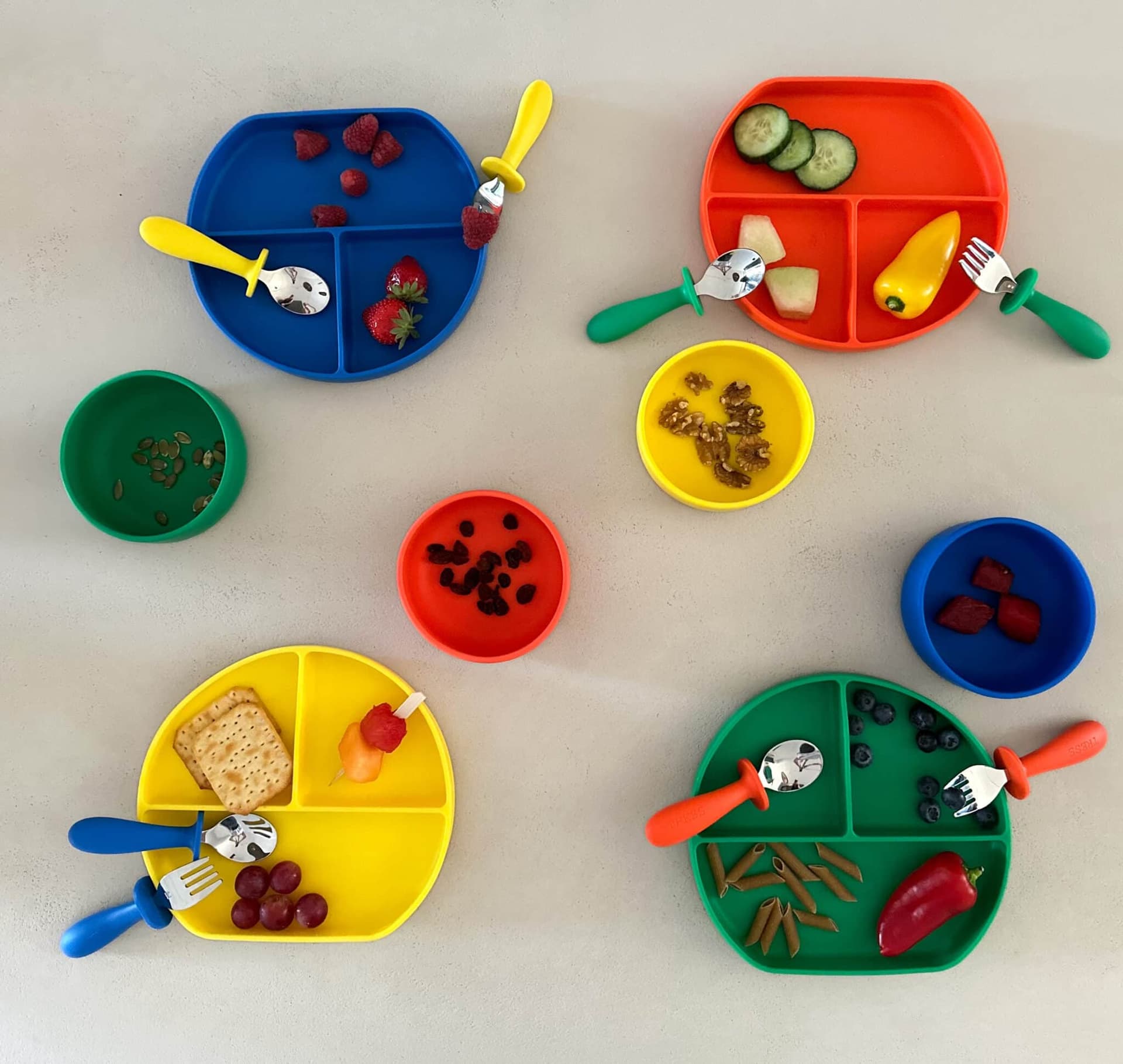 Tress Tableware / Rumopdelt tallerken med sugekop / grøn — billede 3