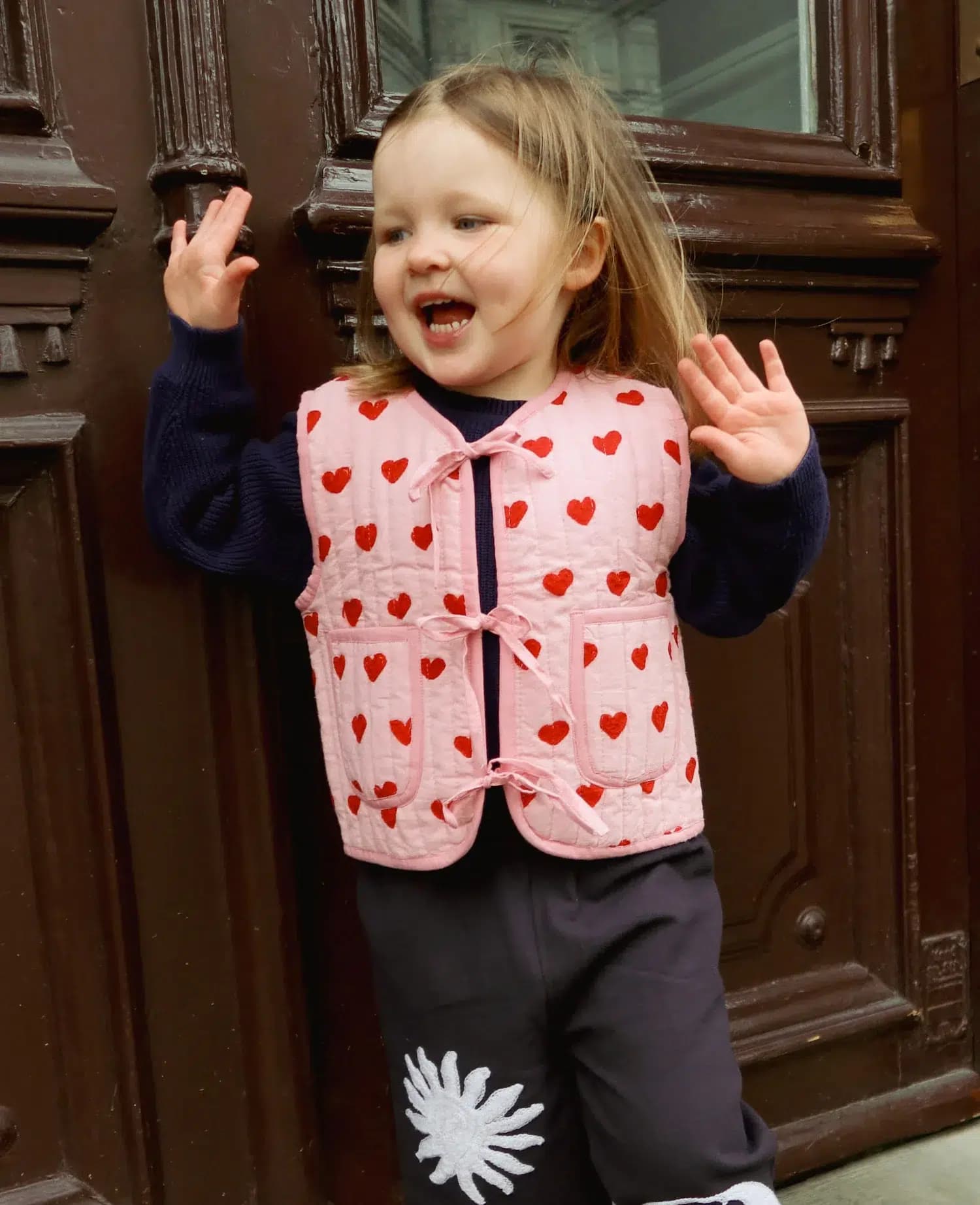Sissel Edelbo MINI / Honey vest med hjerter / Tiny red — billede 2