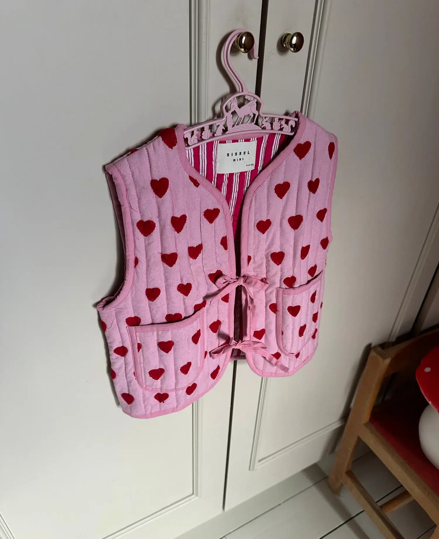 Sissel Edelbo MINI / Honey vest med hjerter / Tiny red